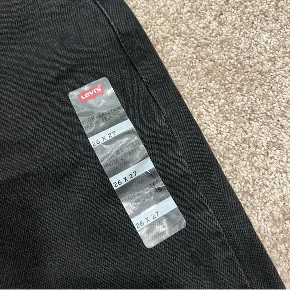 Womens Size 26in Levi’s High Waisted Mom Jeans Black Ripped - Picture 4 of 8